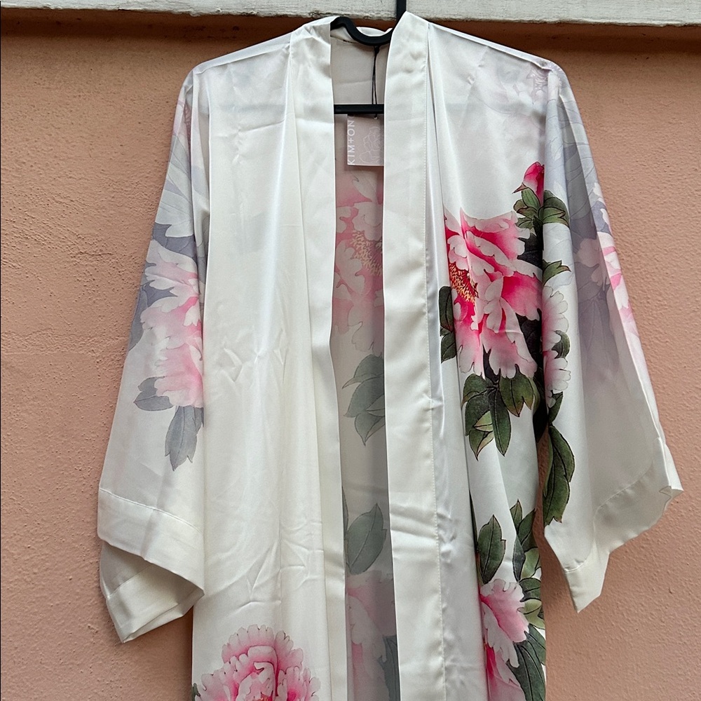 Kim + Ono Robe - Picture 2 of 5